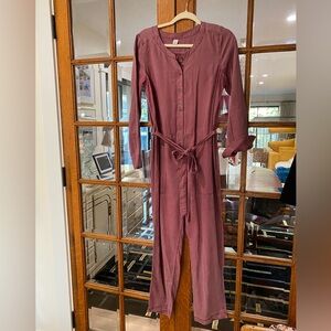 Old Navy purple jumper. Super soft!. Button down. Front pockets. Size Small.